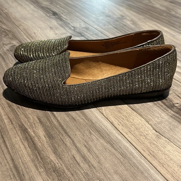 Sofft Womens Gold Metallic Loafers.  Sz 7.5 NWOT - Picture 2 of 4